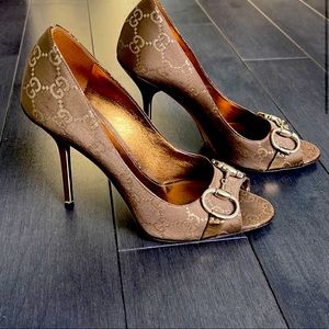 AUTHENTIC Stunning gold/nude horsebit Gucci monogram heels
